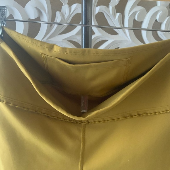 Free people heart rate shorts size Large - Picture 8 of 11